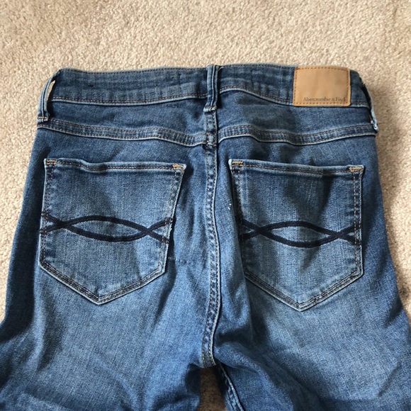 Abercrombie & Fitch MidRise Straight Jeans W26L31 - Picture 5 of 5